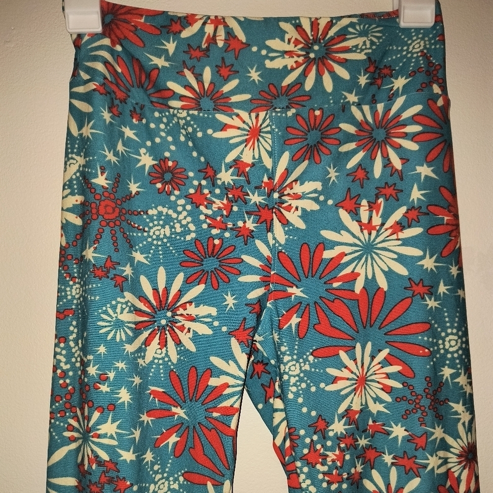 LuLaRoe Womens Leggings with Red and Cream Floral Design